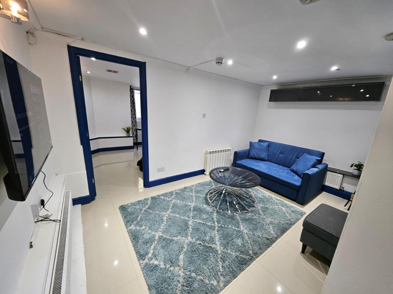 Savers Close To Emirates Stadium! * Londra