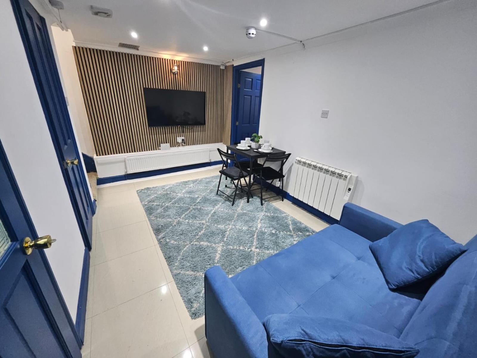 Savers Close To Emirates Stadium! * Londra